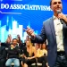 Flávio faz visita ao pai em prisão domiciliar e recebe apoios em SP