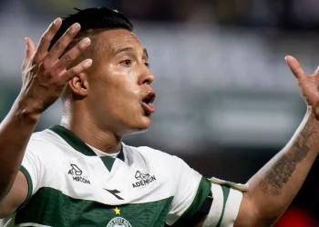 Colombiano Sebástian Gómez se torna o estrangeiro com mais jogos pelo Coritiba