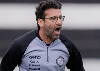 Alex volta para casa em preparação especial para reencontrar o Operário pela Série B