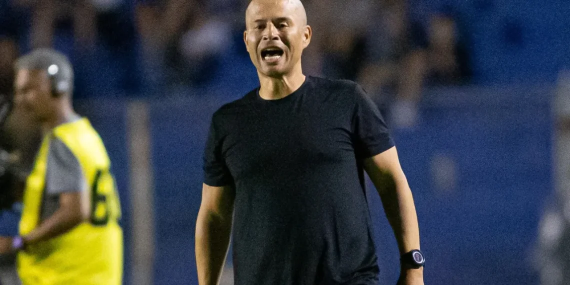 Alex se prepara para reencontro com ex-clube e fala se cumpriu dever na Série B