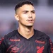 Barcelona estima valor mínimo para negociar Arthur Dias, do Athletico
