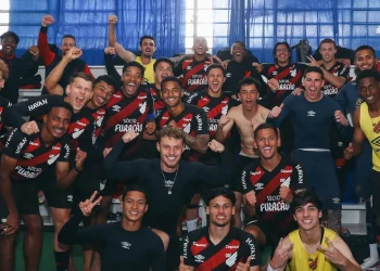 Terceiro goleiro do Athletico mantém tradição de sucesso em pênaltis