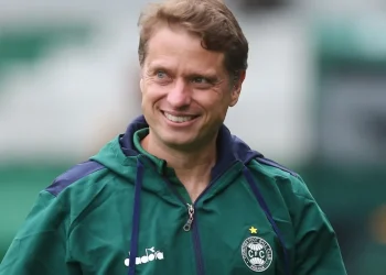 Terceira opção do Coritiba ressurge após drama pessoal