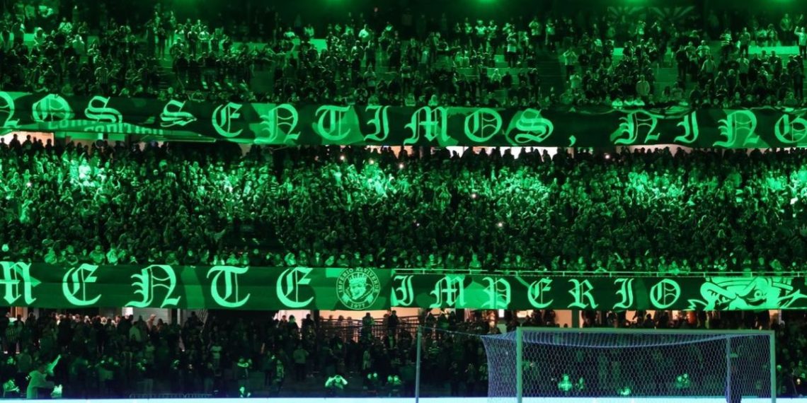 Coritiba registra segundo melhor público no Brasileirão, mas derrete no fim e revive o Grêmio