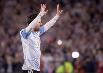 Ronaldinho Gaúcho manda recado em despedida para Messi: “Nós sabemos”