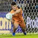 Goleiro de seleção, Morisco desabafa após Coritiba x Grêmio: “Todo jogo a gente bate nisso”
