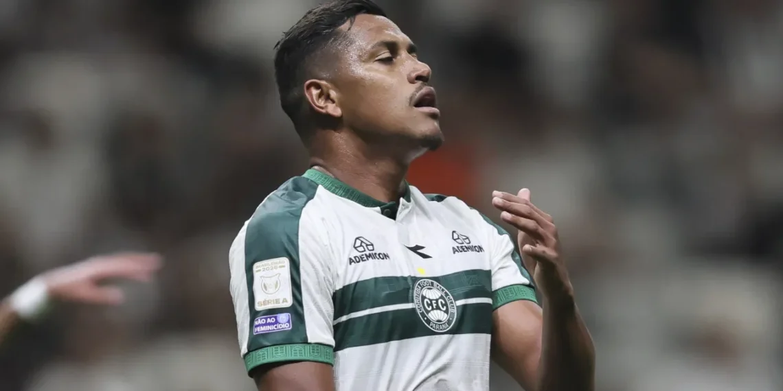 Morisco nega crise no Coritiba após sexto jogo sem vitória no Brasileirão