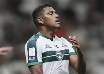 Morisco nega crise no Coritiba após sexto jogo sem vitória no Brasileirão