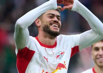 Ex-Athletico, atacante Rômulo comemora feito inédito na Bundesliga