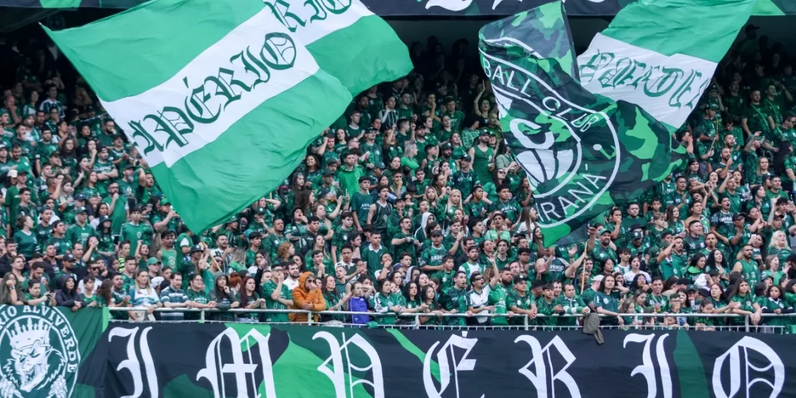 Seabra reage às vaias da torcida do Coritiba e detona VAR do jogo contra o Botafogo