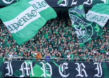 Seabra reage às vaias da torcida do Coritiba e detona VAR do jogo contra o Botafogo