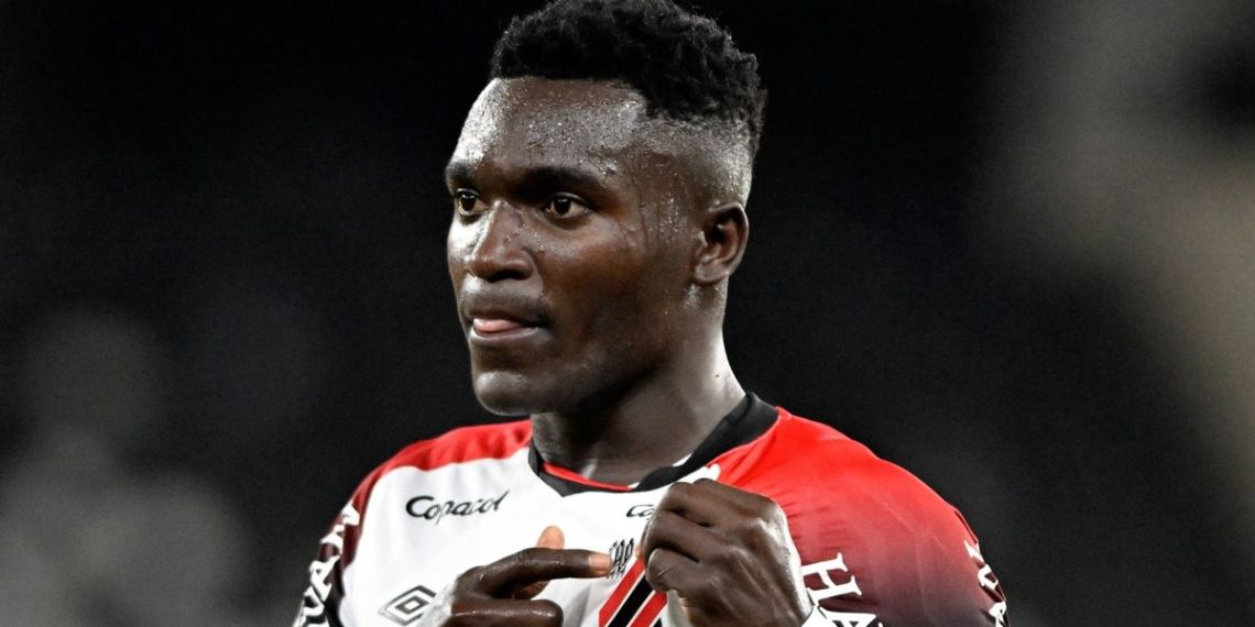 Com mais dois gols, Viveros supera uruguaio e sobe em ranking histórico do Athletico
