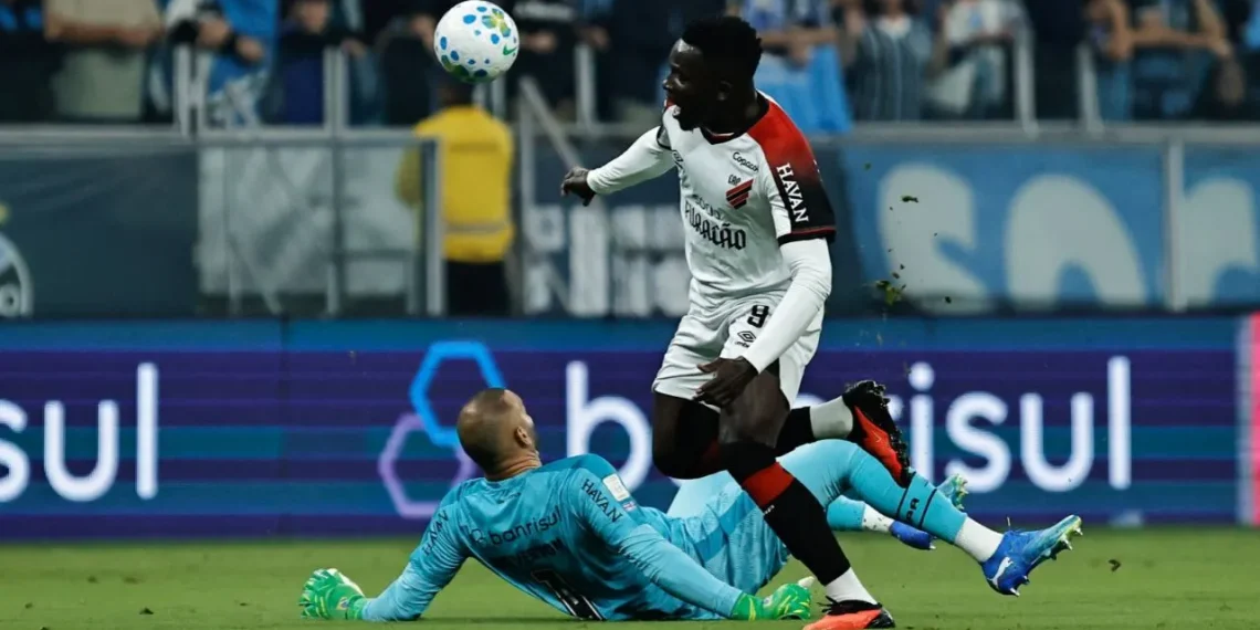 Athletico se complica com derrota pra o Grêmio e impacta Coritiba na luta contra o rebaixamento