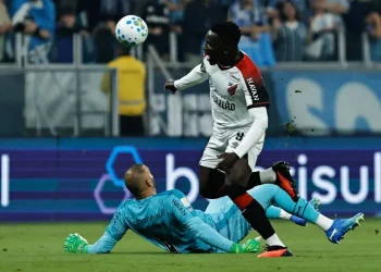 Athletico se complica com derrota pra o Grêmio e impacta Coritiba na luta contra o rebaixamento