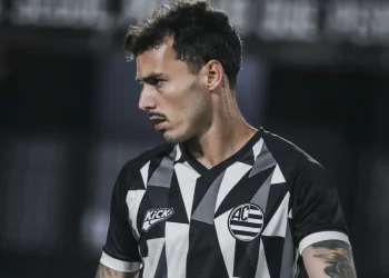Alex destaca retorno de ex-Coritiba e projeta briga na reta final da Série B