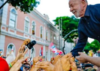 Flávio faz campanha em São Paulo; Lula teve ato em Belo Horizonte