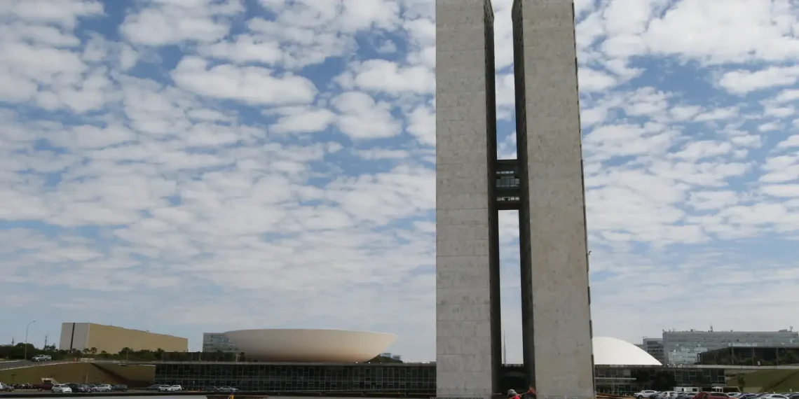 Presidente do Senado marca para segunda votação do fim da escala 6×1