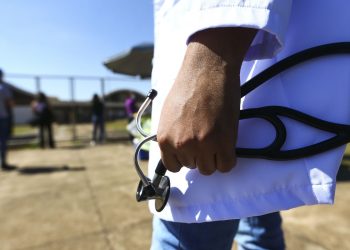 Congresso aprova exame obrigatório para exercício da medicina