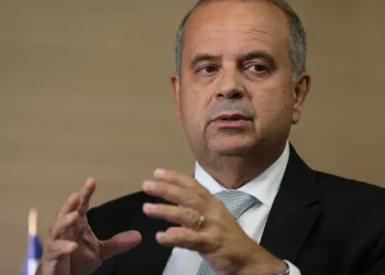 Coordenador de campanha se diz surpreso com fuga de Flávio