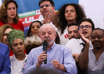 Lula cobra Flávio Bolsonaro sobre apoio ao fim da escala 6×1