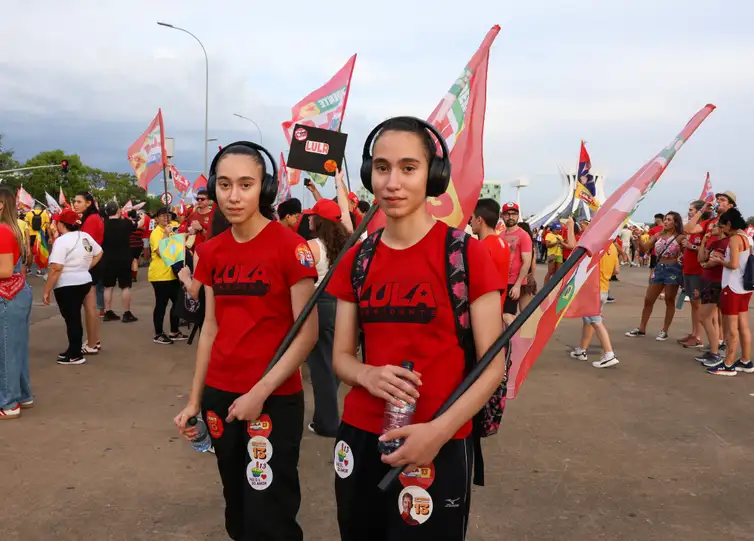 Em Brasília, atos por Lula e Flávio ficam a 2 km de distância