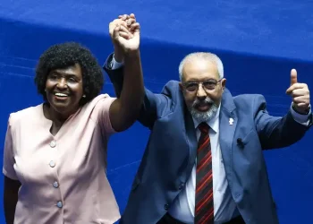 Alcolumbre homenageia Paim no fim da 6×1; entenda motivo